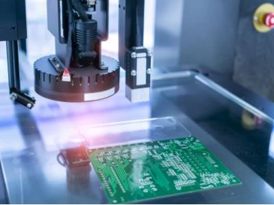 高盛：光刻機需求依舊穩健 看好阿斯麥(ASML.US)再漲超40%