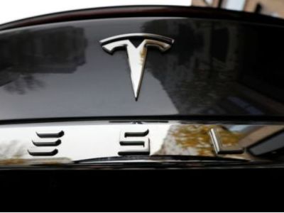 股價“自由落體”式崩跌40%！特斯拉(TSLA.US)跌出萬億俱樂部恐怕只是開始