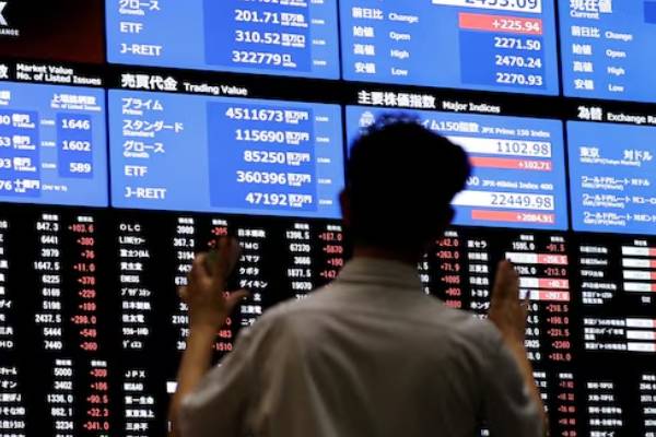 關稅陰霾下，歐股開盤全線下跌，汽車股集體走弱，寶馬、奔馳跌超4%，通用汽車跌近6%