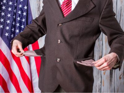 “半价“甩卖！美国私募信贷投资者加速抛售资产