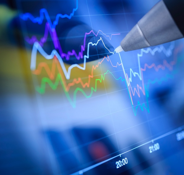 美股盤前三大期指齊跌，歐股小幅高開，布油漲超2%，黃金漲1.1%