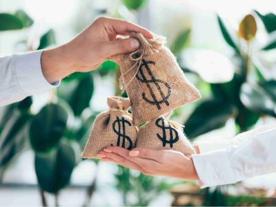 央行：下調金融機構存款準備金率0.5個百分點、下調政策利率0.1個百分點