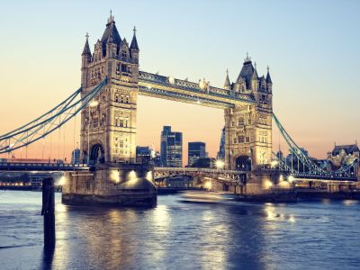 英国经济实现一年最强季度增长 未来前景仍不乐观