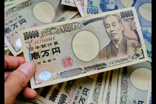日本寿险巨头削减看多日元对冲，头寸创十四年新低