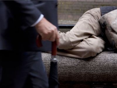 美國初請失業金人數微降至24.5萬 穩定在今年高位