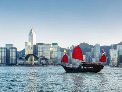 香港商經局局長在法國波爾多推廣香港作爲葡萄酒及烈酒貿易樞紐優勢