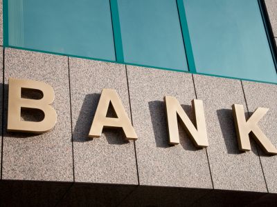 美股银行股本周迎Q2财报大考：关税波动“撑腰”交易收入 投行业务复苏超预期