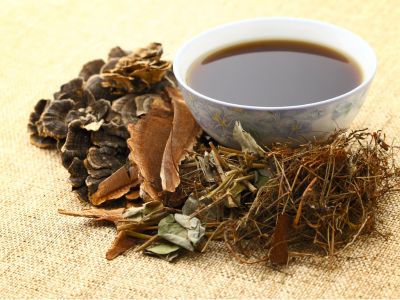 盧寵茂：港府一直通過不同政策措施多方面支持中醫藥產業發展 包括知識產權維護、市場開發等