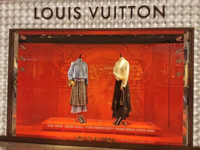 销售下滑显露触底信号 LVMH股价反弹