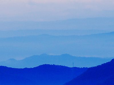美国7月服务业持续扩张 但就业与通胀压力引发担忧