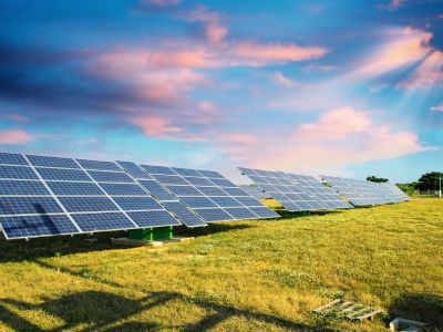 政策逆風下美國太陽能裝機容量頑強增長 2026年稅收抵免削減或刺激搶裝潮