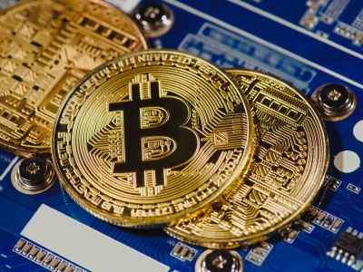 比特币突破12万美元关口 投资者关注监管新政与重磅IPO