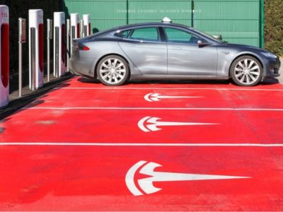 中汽协：前7月销量排名前十位的SUV生产企业共销售559.9万辆 特斯拉(TSLA.US)销量下降