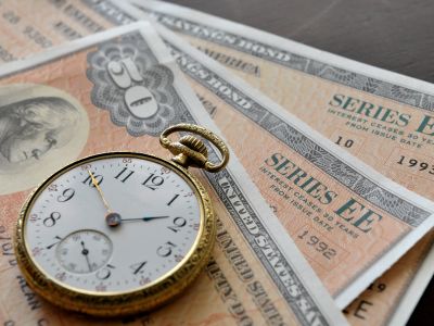 许正宇：第十批银债保证息率3.85%优于现存产品 本财年不再发行其他零售债券