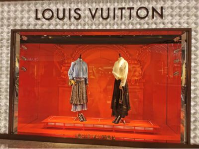 中国消费复苏预期提振下汇丰上调LVMH与开云集团评级 欧洲奢侈品股应声上涨