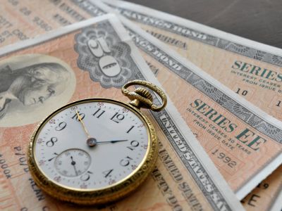 资金大挪移！投资者狂买美国市政债券，美股单周“失血”200亿美元