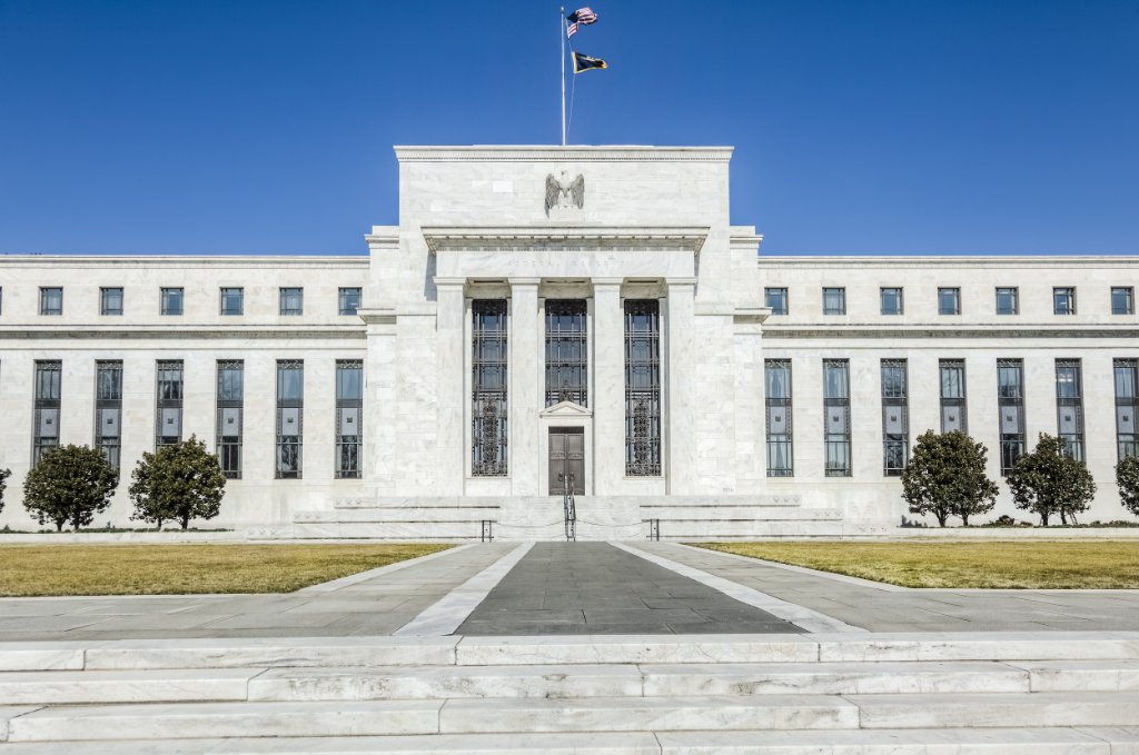 美联储三位高官传递重磅信号：支持将通胀目标从2%转向区间制