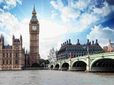 英国经济二季度增速放缓至0.3% 财政大臣里夫斯面临严峻预算抉择