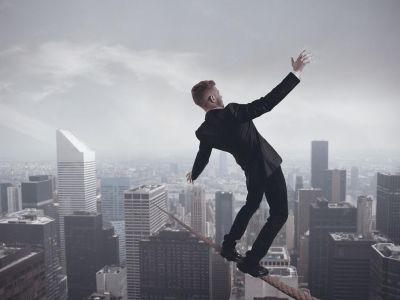 現貨黃金強勢突破4100美元 華爾街大行罕見大幅上調目標價至5000！