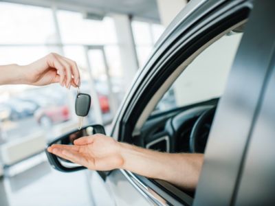 美國新車均價首次突破5萬美元 電動汽車銷量激增成主要推手