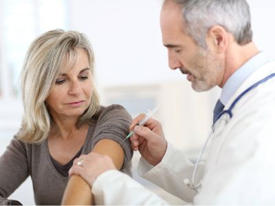 工信部:加快关键核心技术攻关 增强医药产业链韧性和安全水平