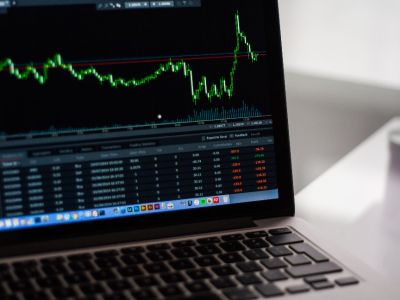 恒指公司：10月恒生综合指数下跌3.9% 能源业表现较佳涨6.6%