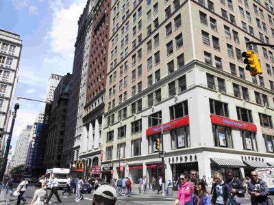 美联储报告：政策不确定性成头号金融稳定风险，央行独立性首次被点名，关注金融杠杆