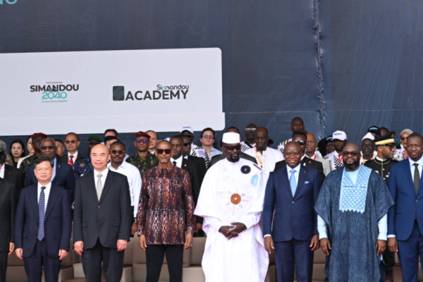 中企深度参与的非洲西芒杜巨型铁矿正式投产，总投资逾200亿美元