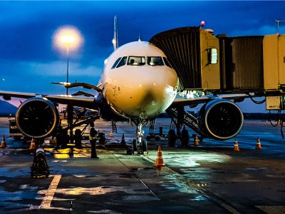 美国周三航班取消大幅减少 缓解混乱却非系统性改善