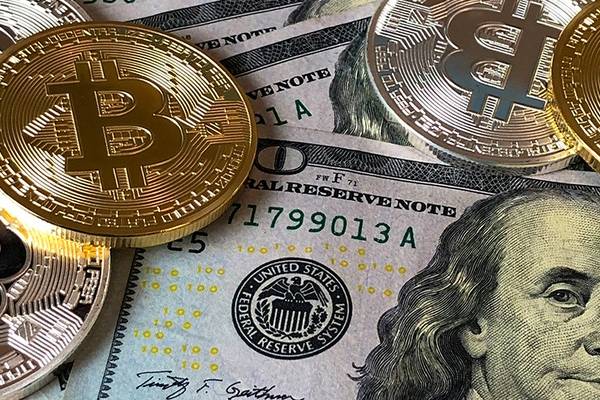 买股卖币！美国散户抄底“区别对待”，比特币自2020年7月来首次跌破“生产成本”