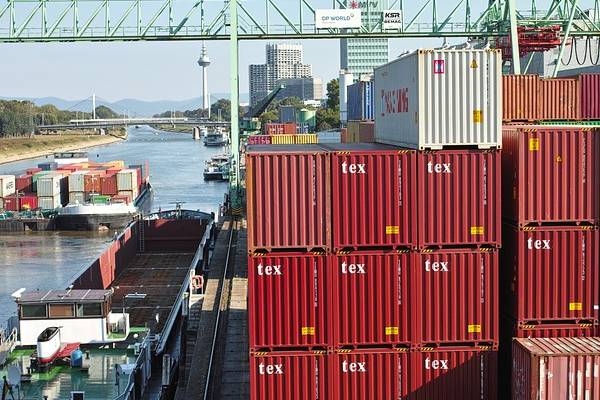 信达解运亮：新能源汽车、锂电池、光伏产品，新三样今年以来对出口贡献不小