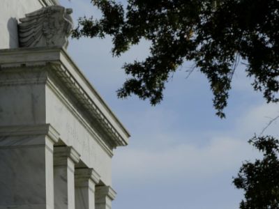 美联储12月决议前最后一份就业数据“爆冷”：11月“小非农”意外转负，支持降息预期