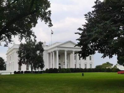 历史惊人重演？大空头Burry预警：美股将陷入“2000年式熊市” AI泡沫两年内破灭