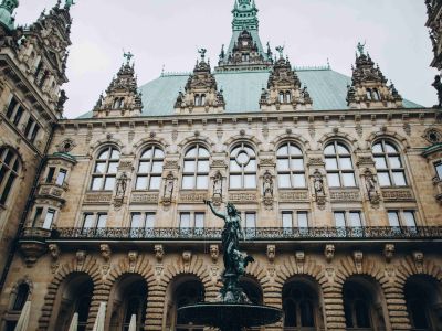 欧央行行长继任战提前打响 德籍鹰派执委施纳贝尔表态愿接替拉加德