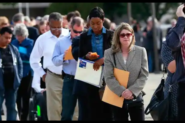 美国12月6日当周首次申请失业救济人数增加4.4万至23.6万人，创下2020年以来最大增幅