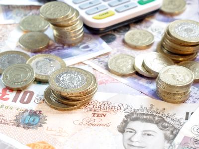 英镑“冰火两重天”：兑美元势将创八年最大涨幅，兑欧元却为五年来最差表现