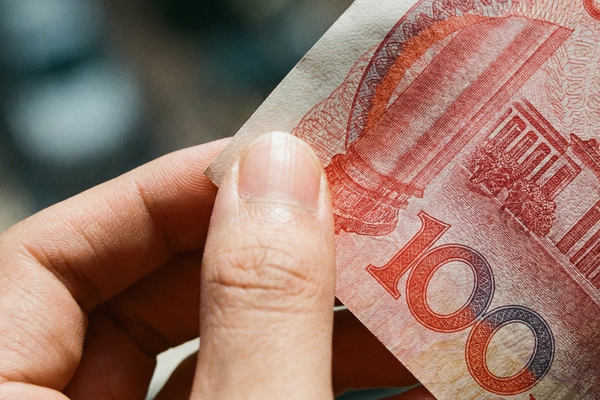 人民币和港股，谁是谁的“影子”？