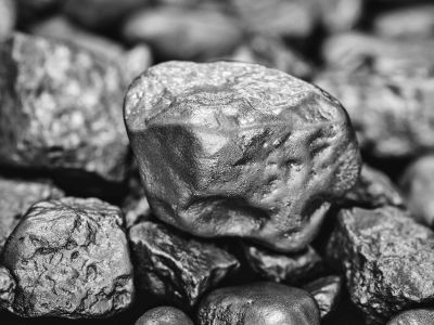 贵金属牛市未见顶！瑞银再放豪言：白银或于今年飙至三位数