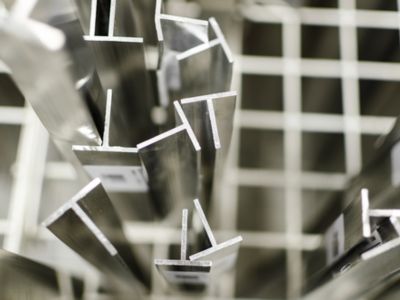 有色金属新年保持强劲涨势：铝价逼近四年高点，锡价剑指历史新高