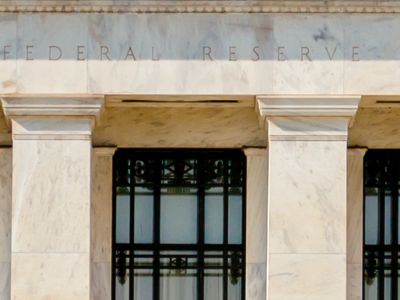 芝加哥联储主席力挺鲍威尔 警告攻击央行独立性恐令通胀反弹