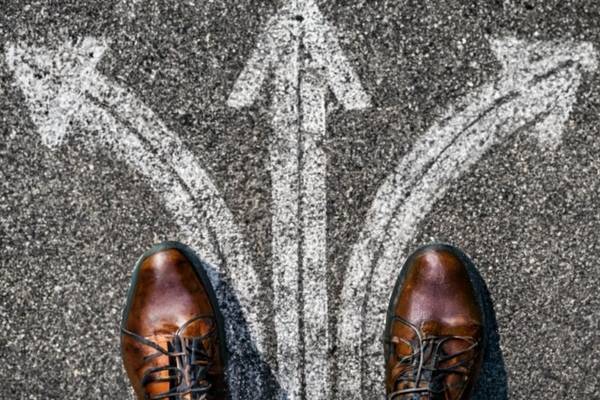 格陵兰岛关税威胁重燃贸易紧张，亚股承压、美债遭抛售，现货黄金站上4700美元/盎司，续创新高