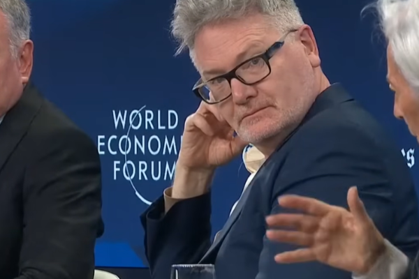 “1920s vs 2020s”！华尔街教父、欧央行行长与历史学家激辩：“AI、关税和地缘”把世界拖向“1930”？