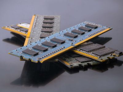 HBM市场霸主尽享AI红利！SK海力士年度利润首超三星