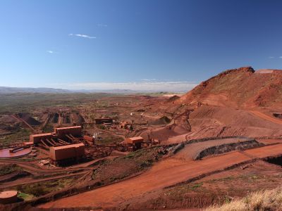 再创历史新高！伦铜延续涨势站上1.4万美元