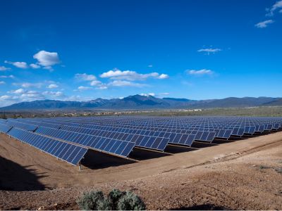 工信部召开光伏行业企业家座谈会  要求坚决破除行业“内卷式”竞争