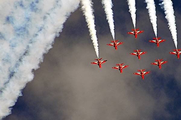 沃什提名引爆金银“血洗”！盘中白银创纪录跌超35%、黄金跌超10%