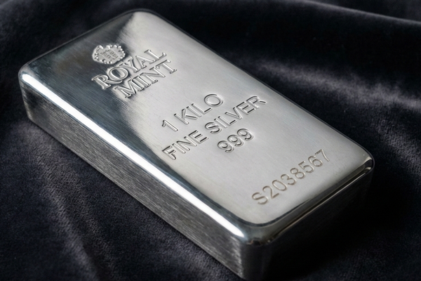 白银的历史大顶，从来不是“贵出来”的