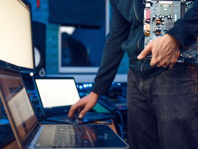 “软件股末日论”点燃大变革! 恐慌抛售之后，市场将捧起AI时代的“软件基石”