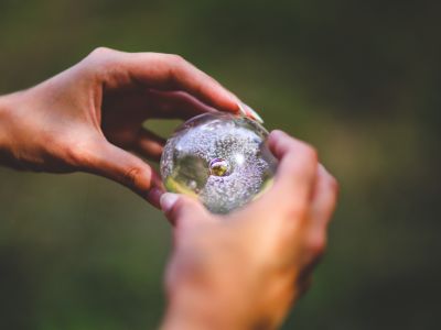 订单已排至2027年！英伟达(NVDA.US)供应商纬创董事长断言：AI不是泡沫 而是新时代开端