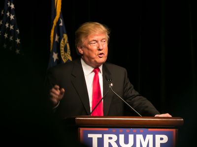 下一轮芯片关税即将出炉之际 特朗普欲稳住AI投资! 或将豁免美国科技巨头